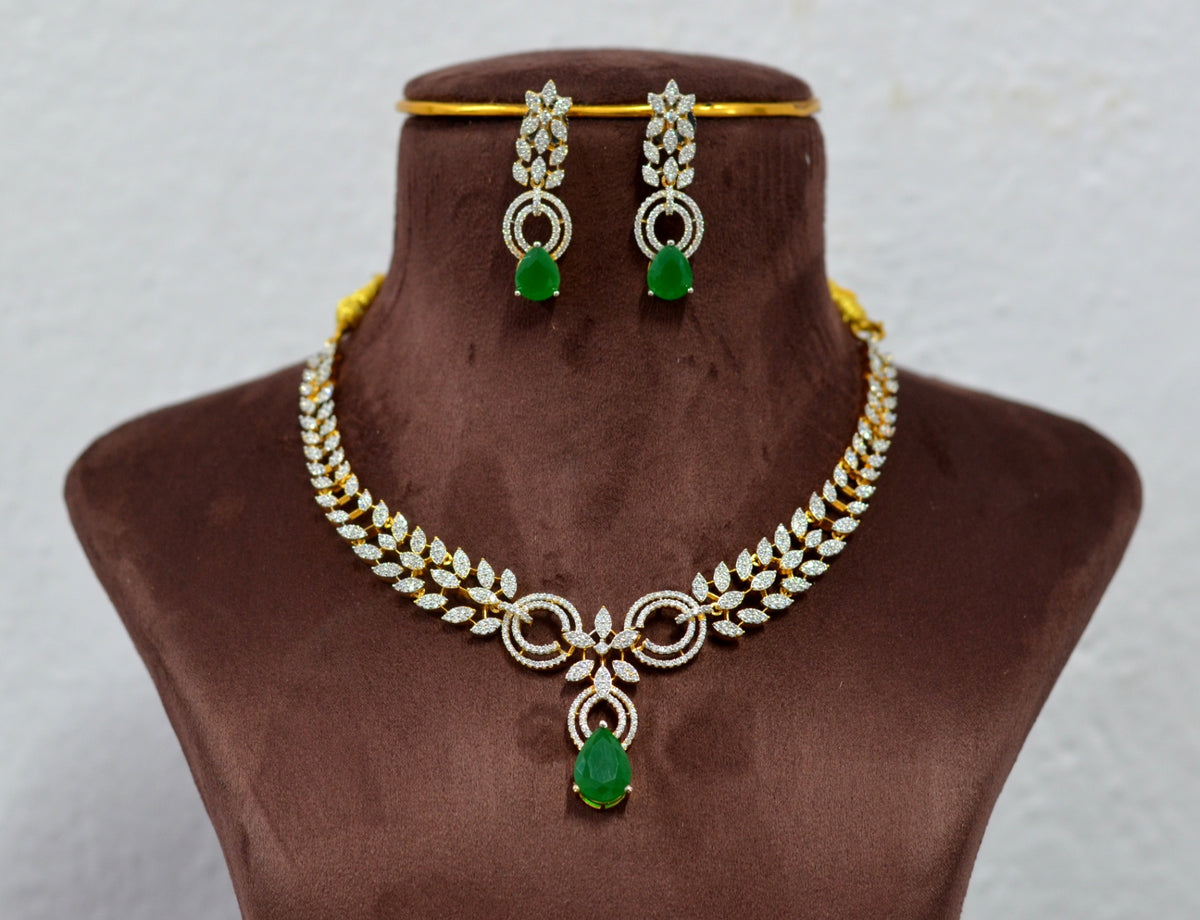 NECKLACE NK059 DIAMOND  EMERALD