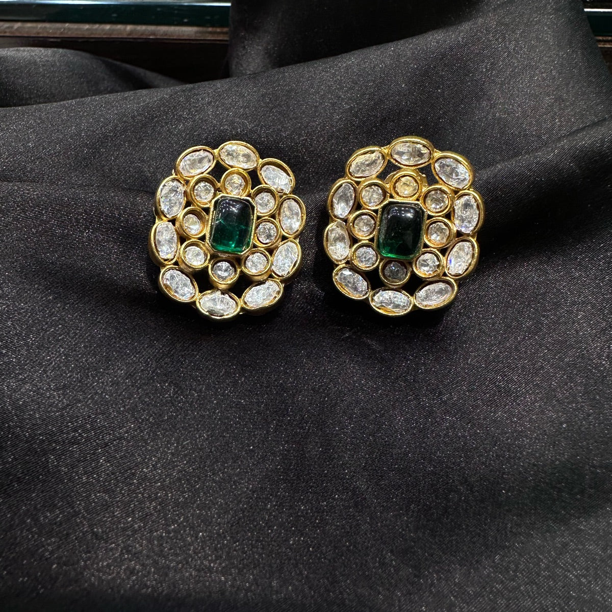 Earring Eartops 208 MOISSANITE EMERALD