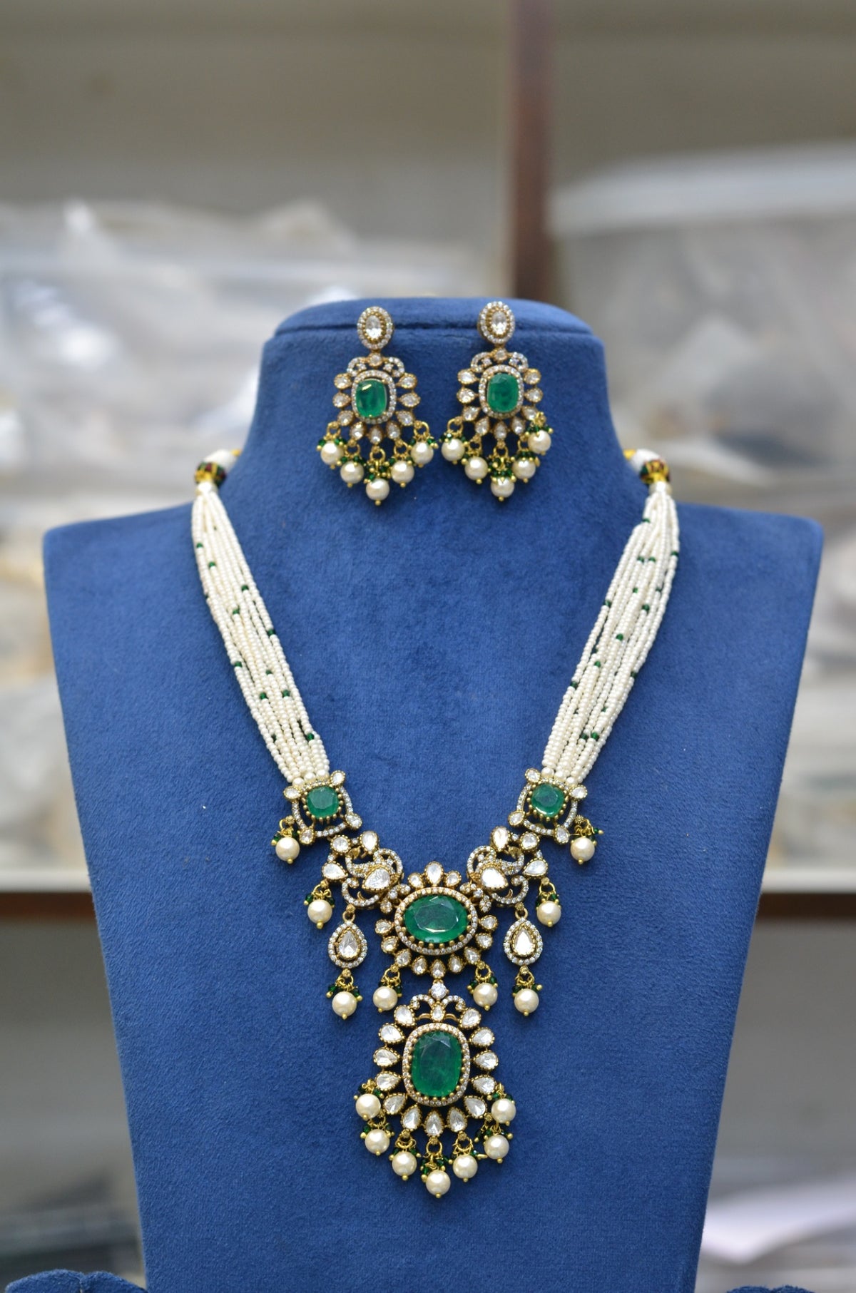 NECKLACE Nk074 VICKTORIAN  EMERALD