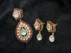 PENDANT SET / LOCKETS Pendant set 260 MOZONITE RUBY