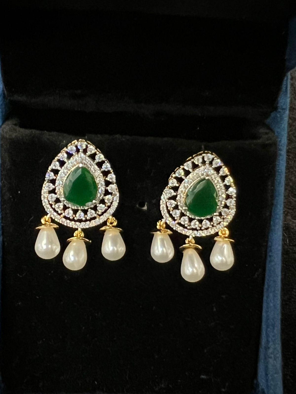 Earring earrings 117 DIAMOND EMERALD