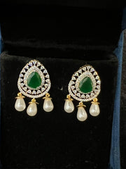 Earring earrings 117 DIAMOND EMERALD