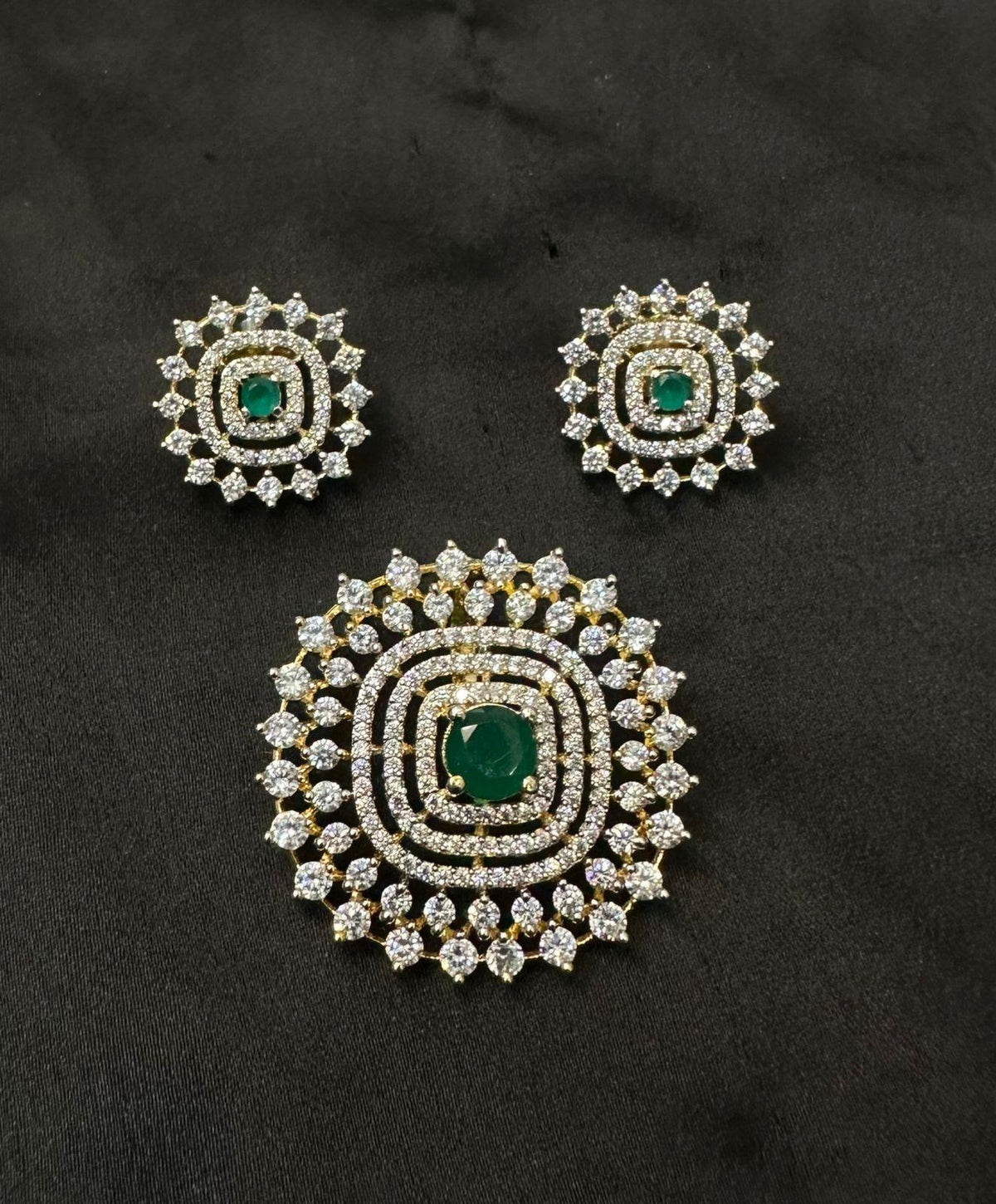 PENDANT SET CHAINS pendant set 221 DIAMOND EMERALD