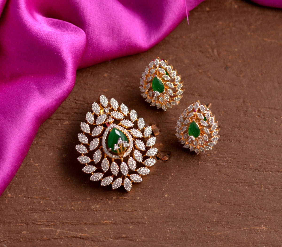 PENDANT SET CHAINS pendant 215 DIAMOND EMERALD