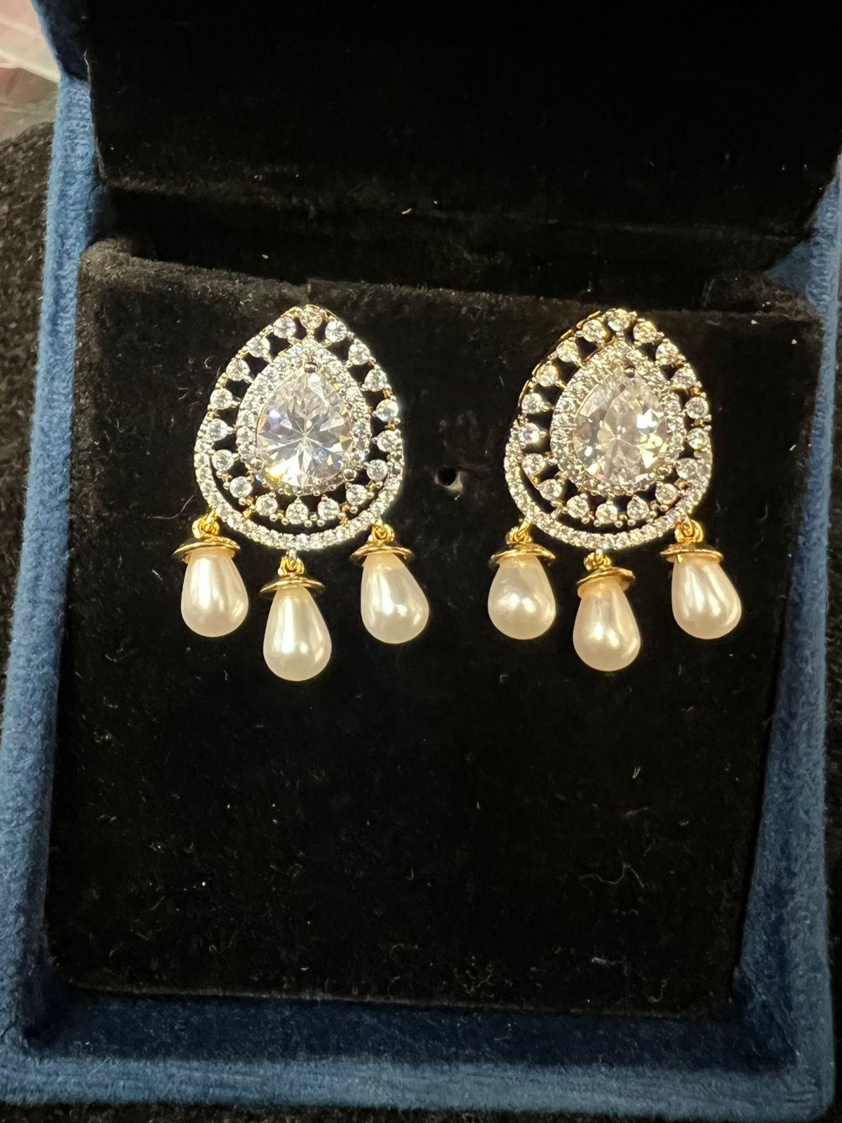 Earring earrings 117 DIAMOND WHITE