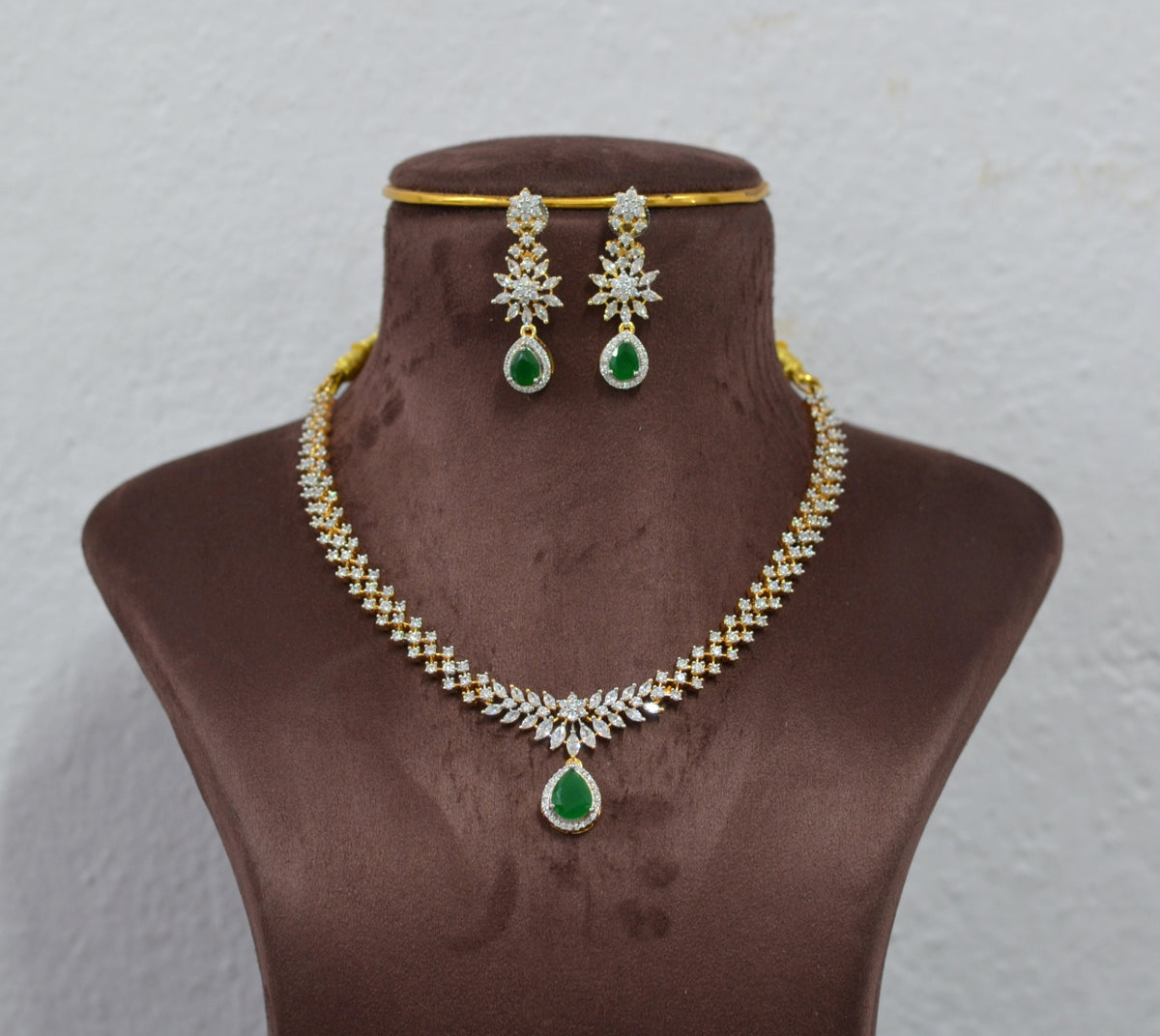 NECKLACE nK227 DIAMOND  EMERALD
