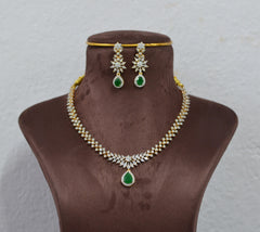 NECKLACE nK227 DIAMOND  EMERALD