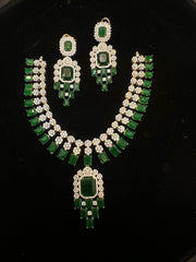 NECKLACE NECKLACE 465 DIAMOND  EMERALD
