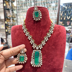 NECKLACE Necklace 429 VICKTORIAN  EMERALD