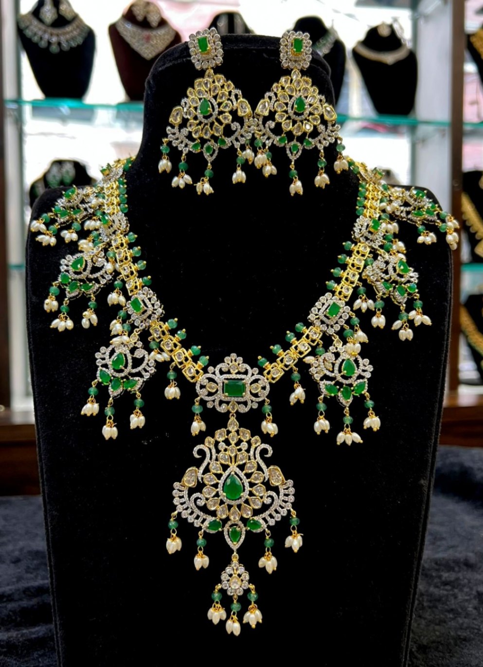 GUTTAPUSAL Guttapusal 015 EMERALD medium