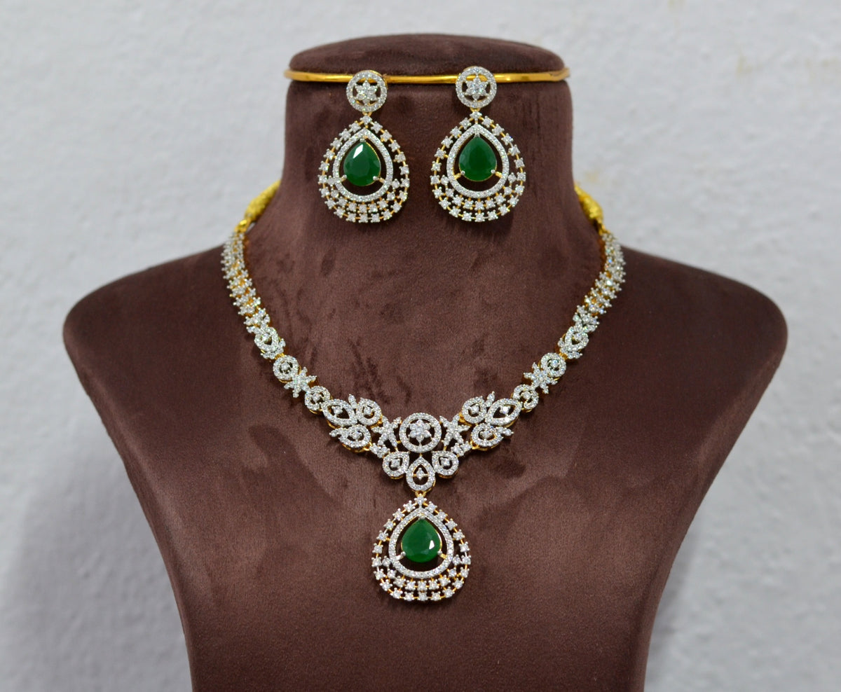 NECKLACE Nk089 DIAMOND  EMERALD