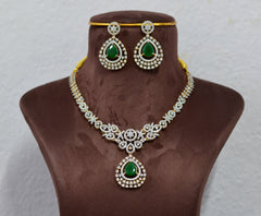 NECKLACE Nk089 DIAMOND  EMERALD