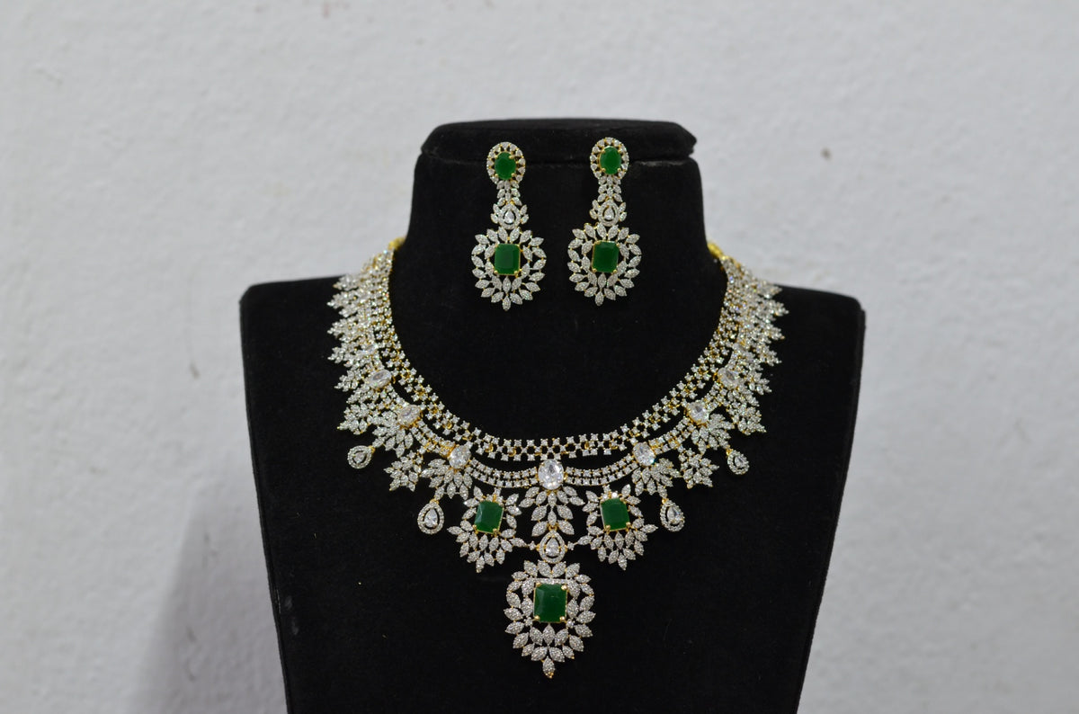 NECKLACE nk138 DIAMOND  EMERALD