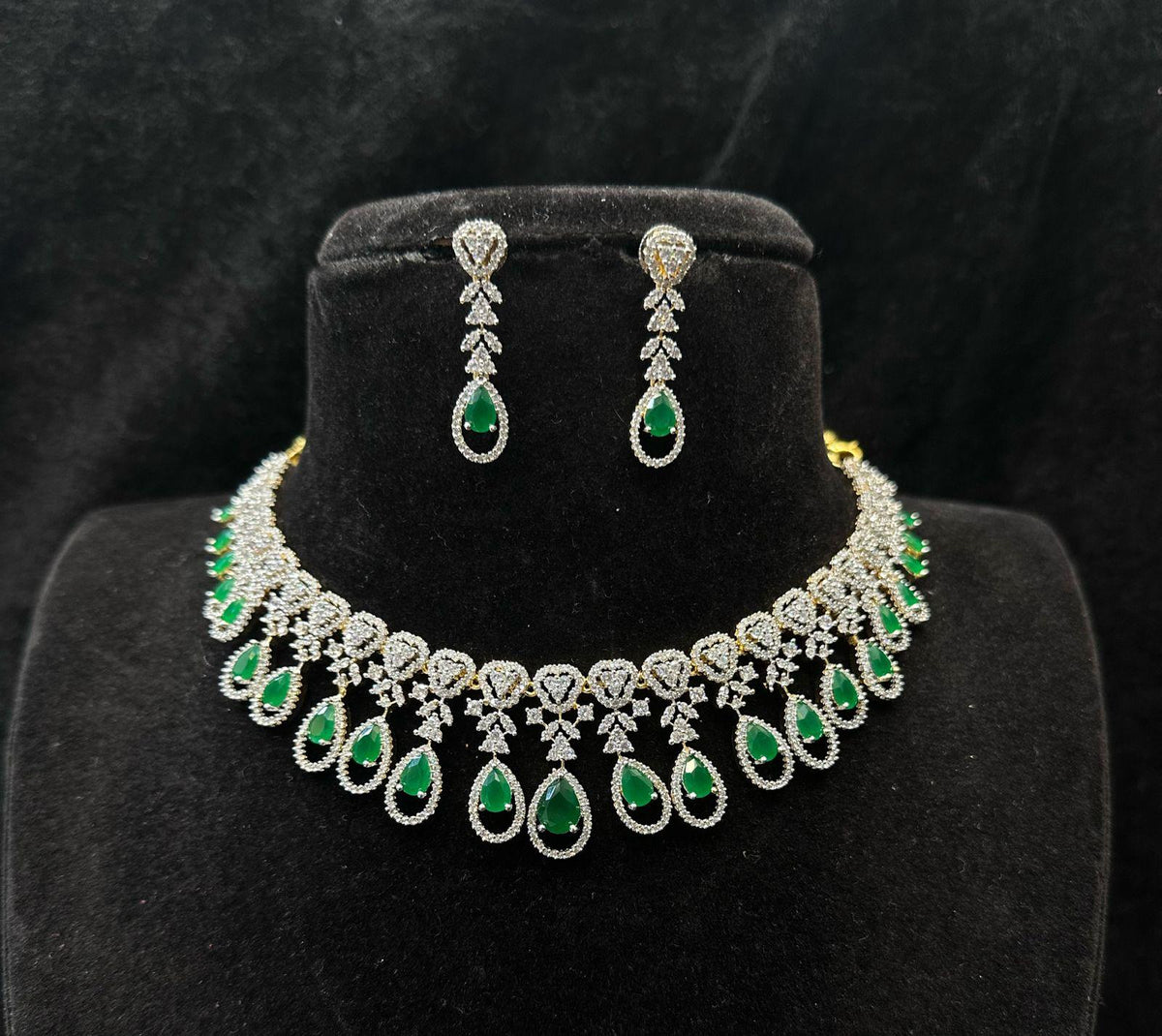 NECKLACE Necklace 042 DIAMOND EMERALD