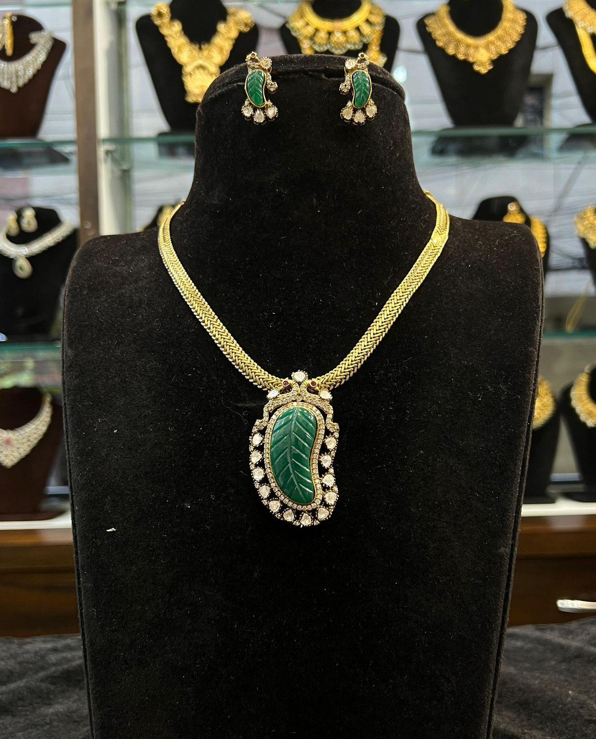 NECKLACE necklace 089 VICKTORIAN  EMERALD