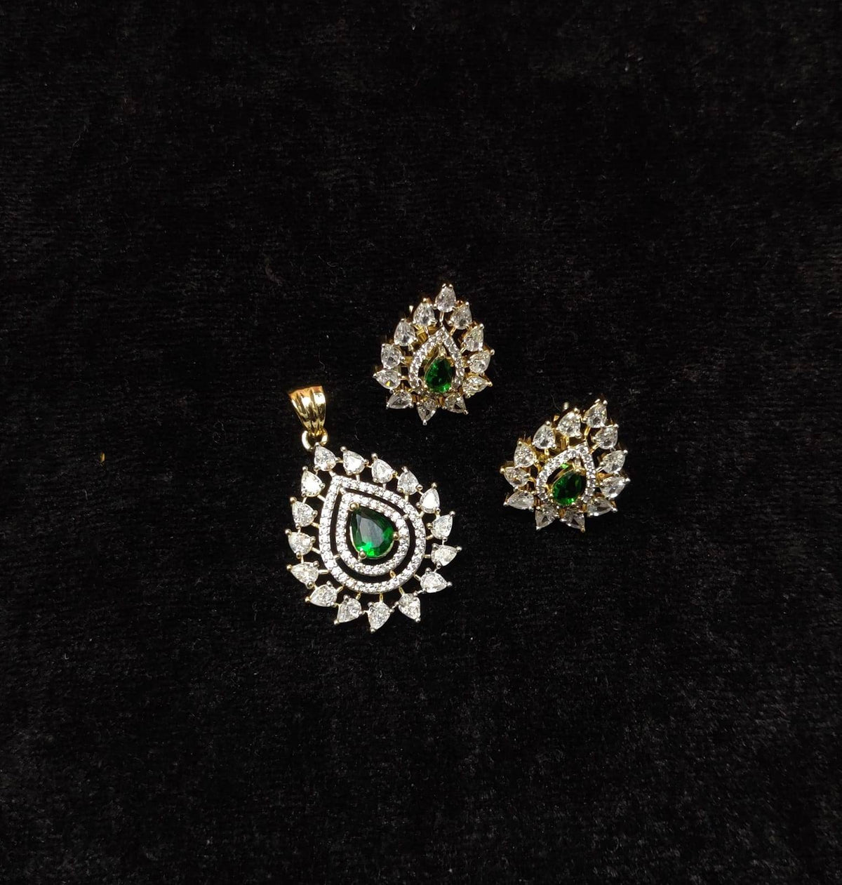 PENDANT SET / LOCKETS pendant set 265 DIAMOND EMERALD