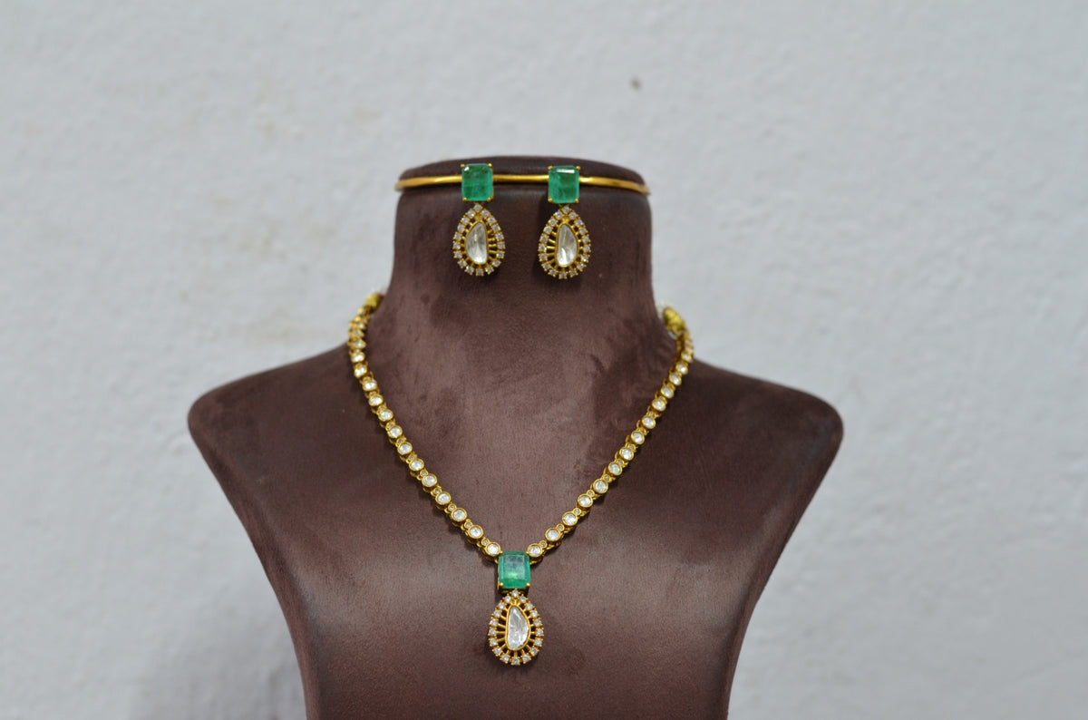 NECKLACE Necklace 747 Mozonite With Victorian Polish MINT GREEN